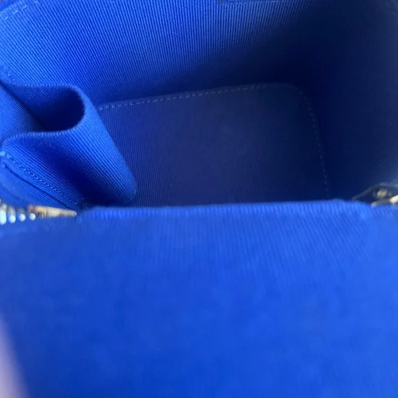 CHANEL Blue Mini Vanity Top Handle with Gold Hardware - Picture 4 of 10